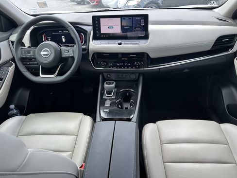 Used 2024 Nissan Rogue SL FWD image 18