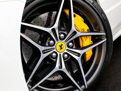 Used 2015 Ferrari California T RWD image 4