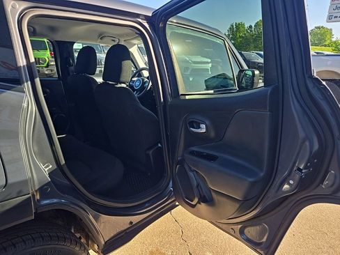 Used 2023 Jeep Renegade Latitude AWD/4WD image 68