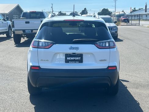 Used 2019 Jeep Cherokee Latitude w/ Popular Appearance Group AWD/4WD image 8