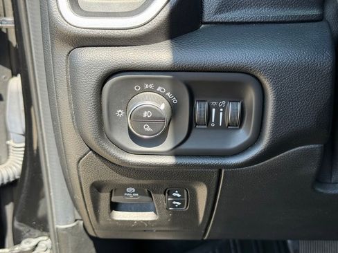 Used 2019 RAM 1500 Big Horn AWD/4WD image 19