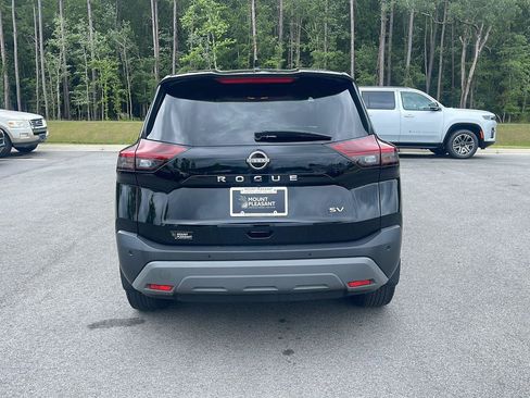 Used 2023 Nissan Rogue SV FWD image 6