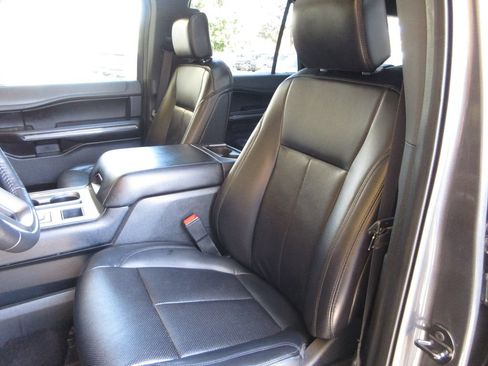 Used 2020 Ford Expedition XLT w/ Equipment Group 202A RWD image 12
