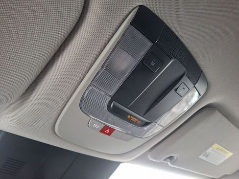 Used 2024 Kia Sorento S image 32