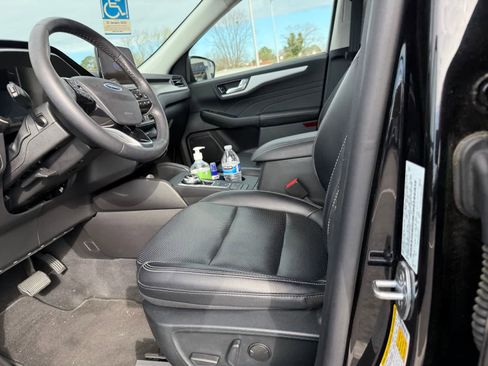 Used 2021 Ford Escape SEL w/ Technology Package image 8