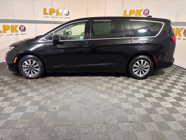 Used 2024 Chrysler Pacifica Limited FWD image 6
