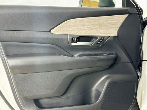 Certified 2024 Toyota Grand Highlander AWD image 16