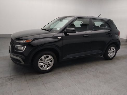 Used 2023 Hyundai Venue SE FWD image 2