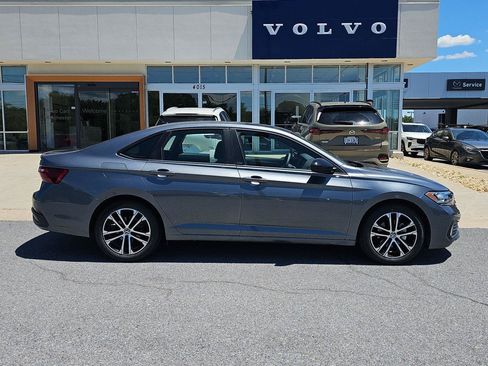 Used 2023 Volkswagen Jetta Sport FWD image 6