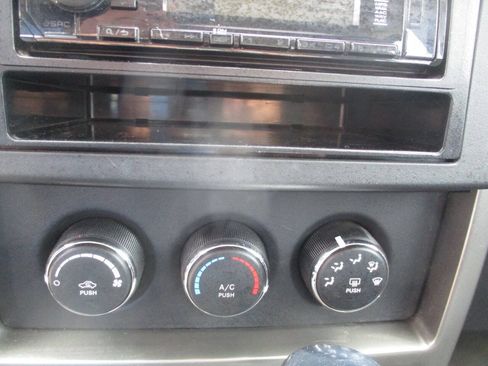 Used 2012 Jeep Liberty Sport AWD/4WD image 22