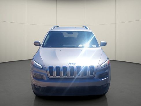 Used 2018 Jeep Cherokee Latitude Plus FWD image 2