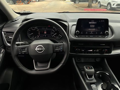 Used 2025 Nissan Rogue SV FWD image 14