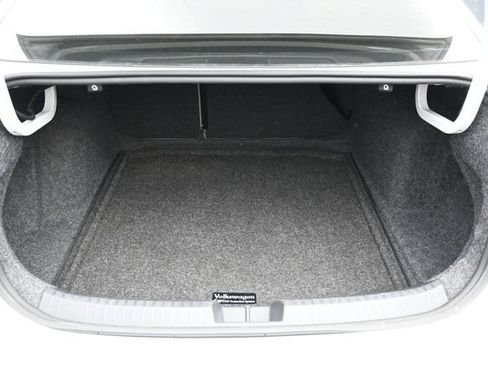 Used 2024 Volkswagen Jetta SE FWD image 17