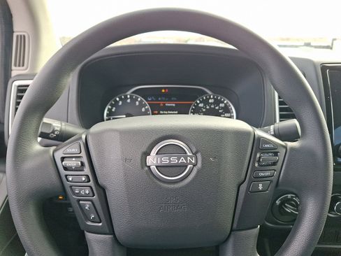 Used 2022 Nissan Frontier SV w/ Technology Package image 18