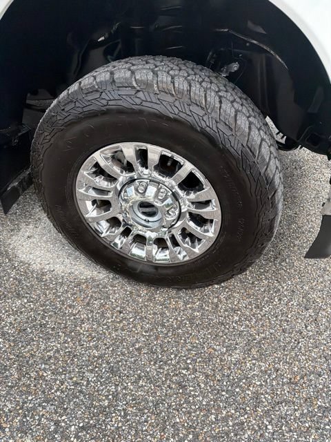 Used 2022 Ford F350 4x4 Crew Cab Super Duty image 9