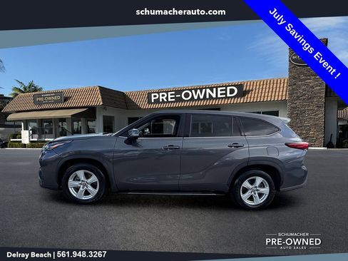 Used 2021 Toyota Highlander LE FWD image 4