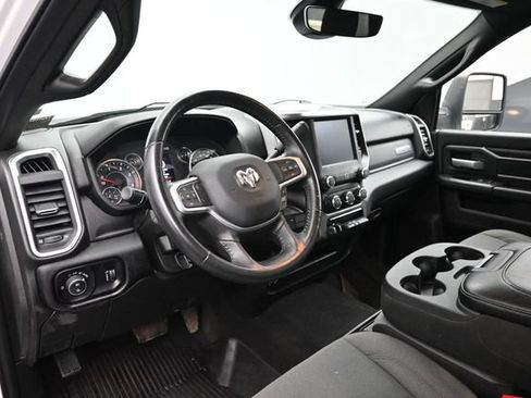 Used 2024 RAM 3500 Big Horn AWD/4WD image 14