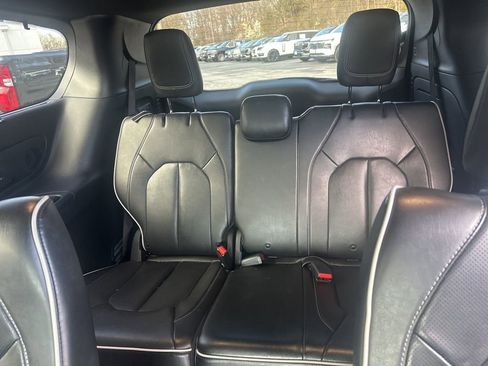 Used 2020 Chrysler Pacifica Limited w/ Advanced Safetytec Group image 13