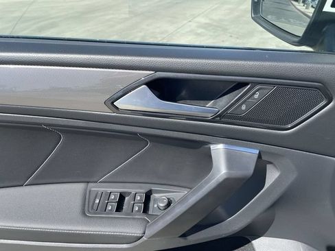 Used 2023 Volkswagen Tiguan SE w/ Panoramic Sunroof Package FWD image 23