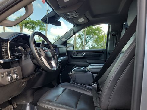 Used 2024 GMC Sierra 1500 SLT AWD/4WD image 12