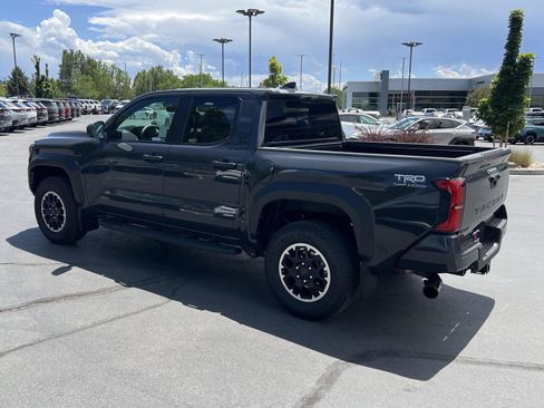 Used 2025 Toyota Tacoma TRD Off-Road AWD/4WD image 11