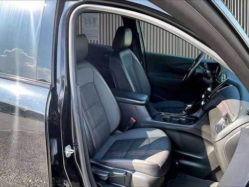 Used 2022 Chevrolet Equinox RS w/ Infotainment Package FWD image 8