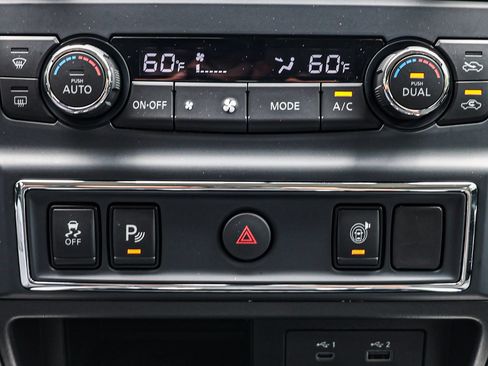 Used 2024 Nissan Titan SV w/ SV Convenience Package RWD image 29