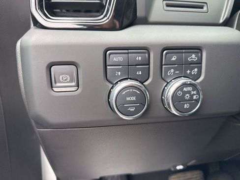 Used 2023 GMC Sierra 1500 AT4 w/ AT4 Preferred Package AWD/4WD image 9