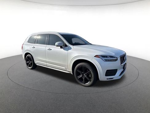 Used 2020 Volvo XC90 T6 Momentum image 1