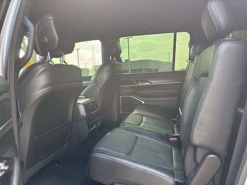 Used 2023 Jeep Wagoneer Series II image 11