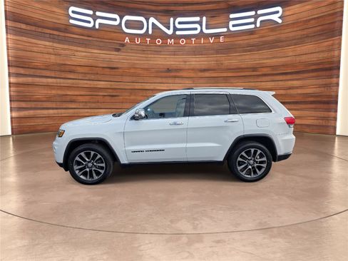 Used 2018 Jeep Grand Cherokee Limited w/ Luxury Group II image 2