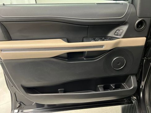 Used 2024 Ford Expedition Max XLT image 11