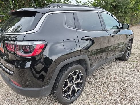 Used 2025 Jeep Compass Limited AWD/4WD image 3