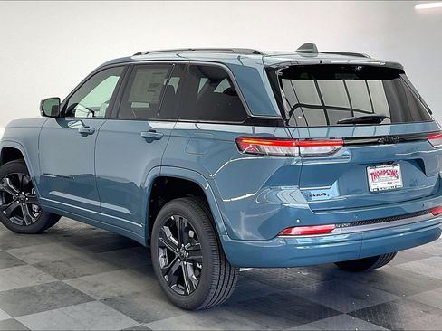New 2027 Jeep Grand Cherokee Limited AWD/4WD image 2