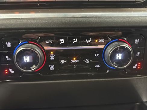 Used 2022 Chevrolet Silverado 1500 High Country image 15