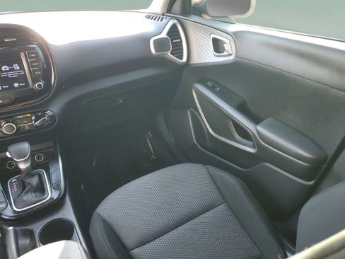 Used 2022 Kia Soul LX w/ Technology Package image 11