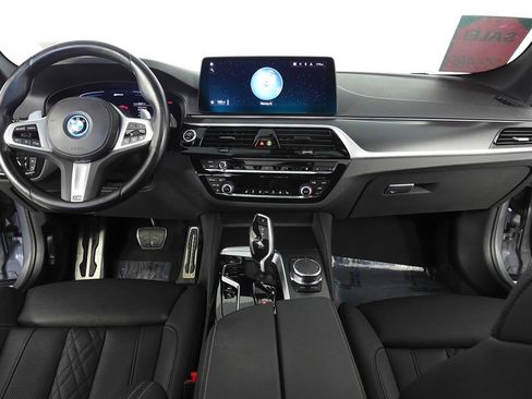 Used 2023 BMW 530e w/ M Sport Package image 25
