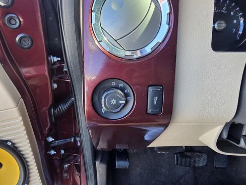 Used 2011 Ford F250 Lariat w/ Lariat Interior Pkg image 23