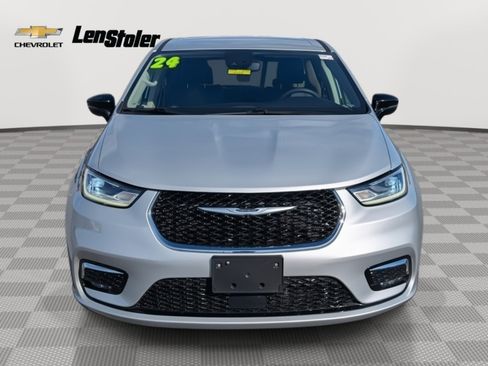 Used 2024 Chrysler Pacifica Touring-L image 7