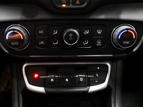 Used 2024 GMC Terrain SLT AWD/4WD image 30