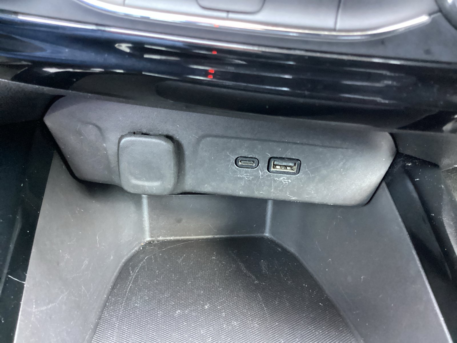 Used 2025 Chevrolet Trax LT FWD image 23