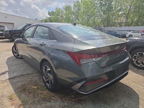 Used 2025 Hyundai Elantra SEL image 9