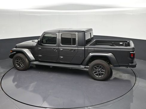 Used 2025 Jeep Gladiator Sport AWD/4WD image 23