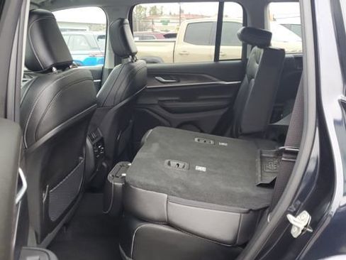 Certified 2023 Jeep Grand Cherokee Limited image 28