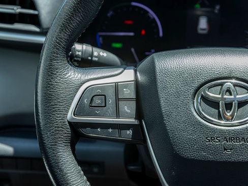 Used 2023 Toyota Sienna XLE FWD image 34