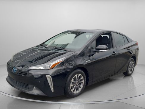 Certified 2022 Toyota Prius XLE w/ Premium Convenience Package image 2