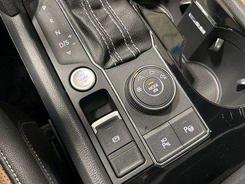 Used 2021 Volkswagen Atlas Cross Sport SEL Premium image 23