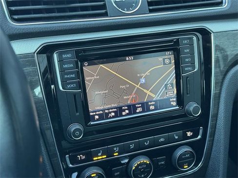 Used 2017 Volkswagen Passat 1.8T SEL Premium image 28