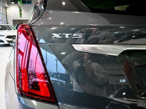 Used 2023 Cadillac XT5 Premium Luxury image 44