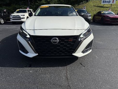 Used 2024 Nissan Altima 2.5 SR FWD image 2